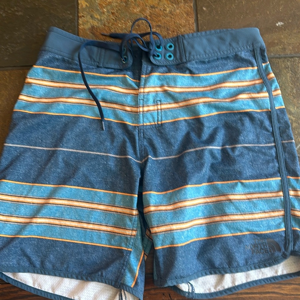 North face flash dry swim shorts !! Like new, barely worn